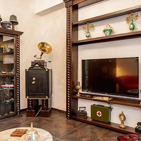Private Museum Apartment With Antique Decor Bucureşti Exterior foto
