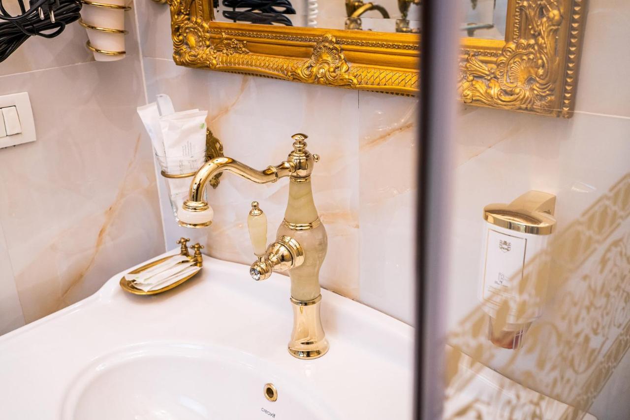 Apartment Private Museum With Antique Decor