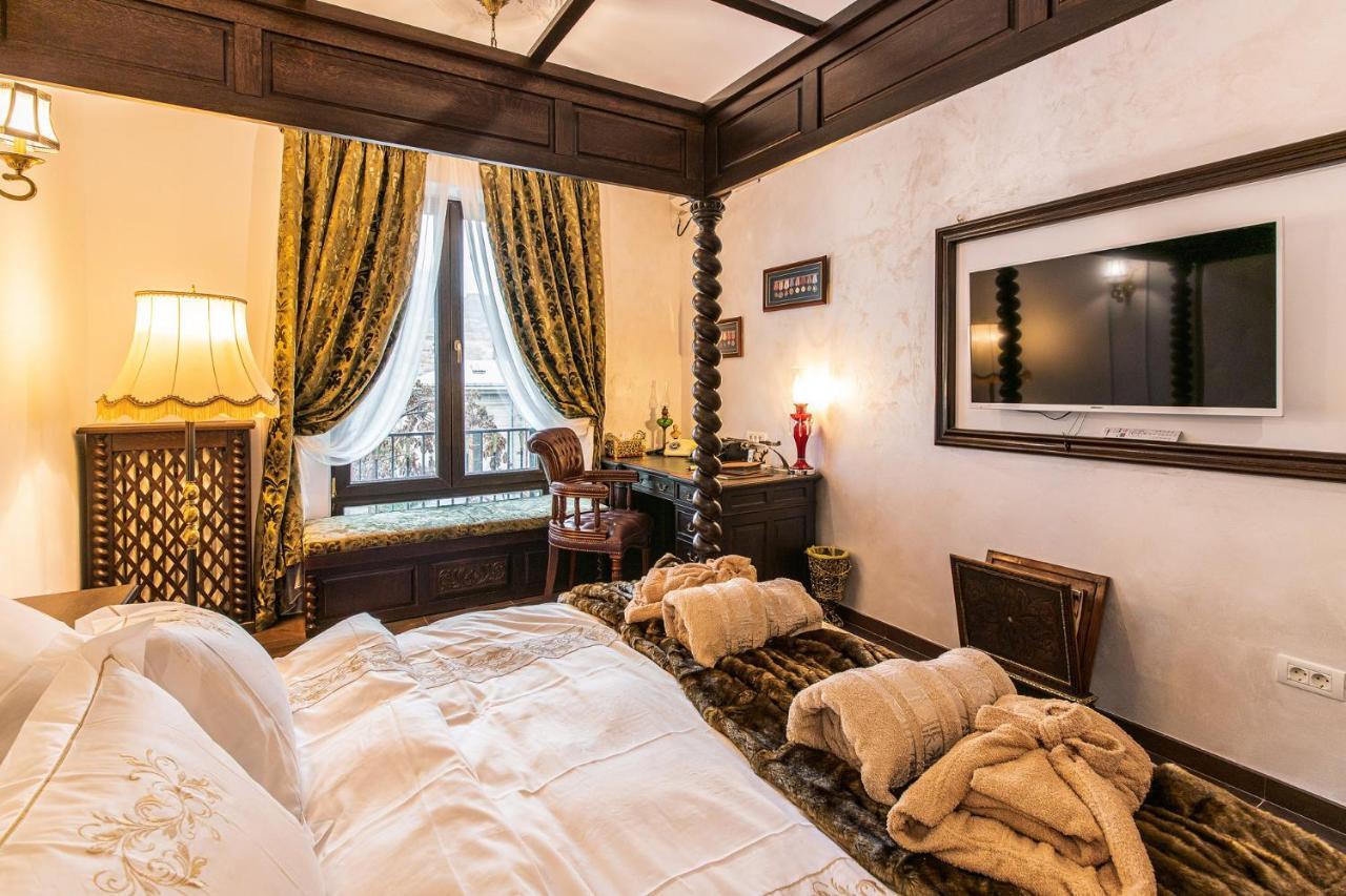 Private Museum With Antique Decor * Bukarest