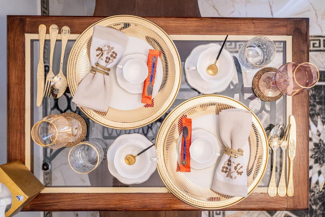 Private Museum With Antique Decor דירה בוקרשט
