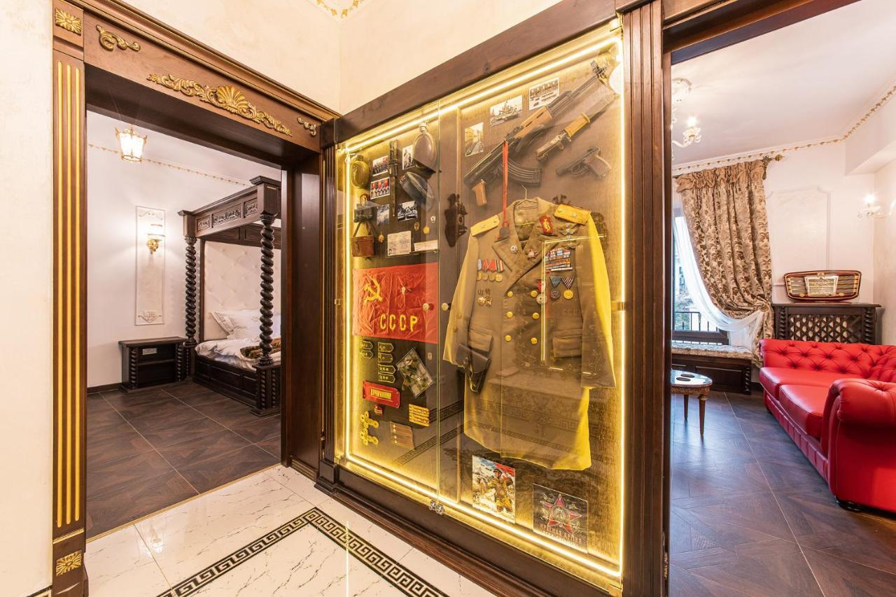 Private Museum With Antique Decor בוקרשט