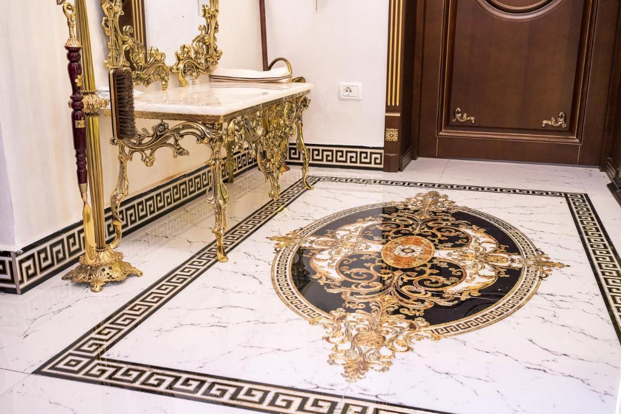 Private Museum With Antique Decor דירה בוקרשט