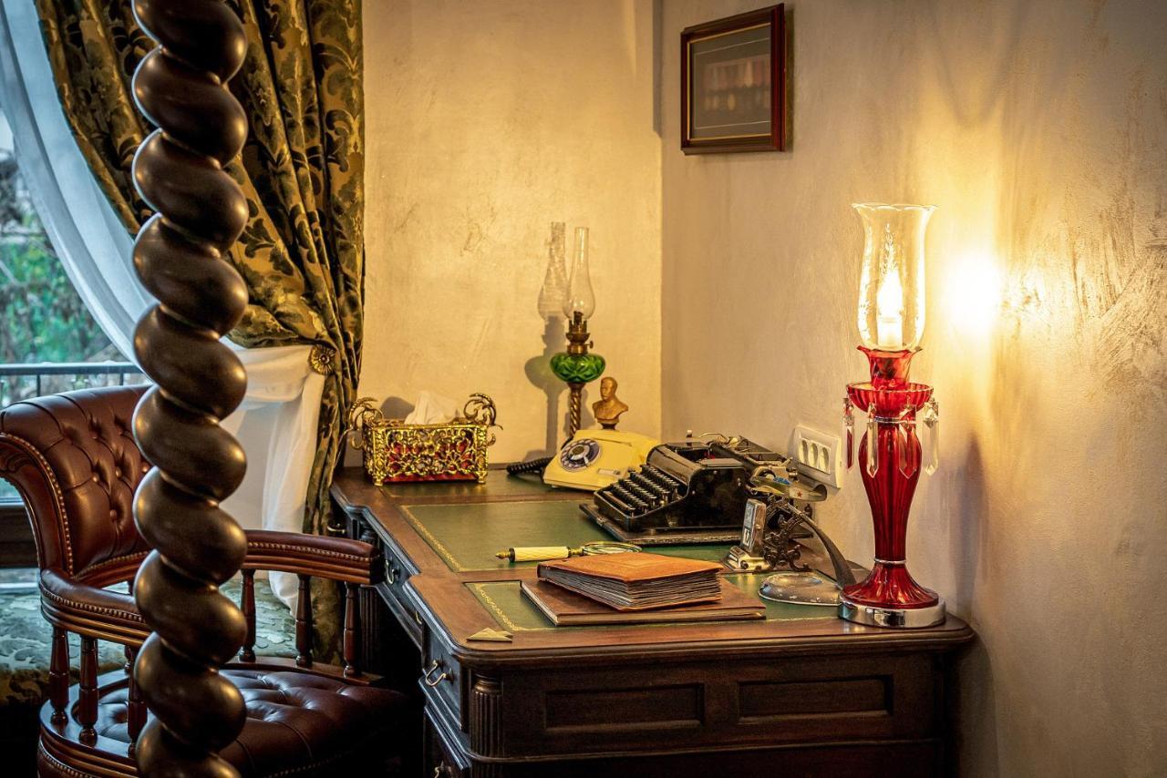 Private Museum With Antique Decor דירה בוקרשט