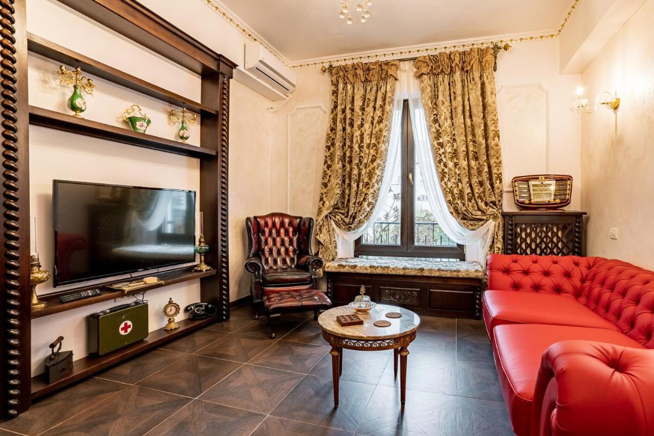 Private Museum With Antique Decor דירה בוקרשט