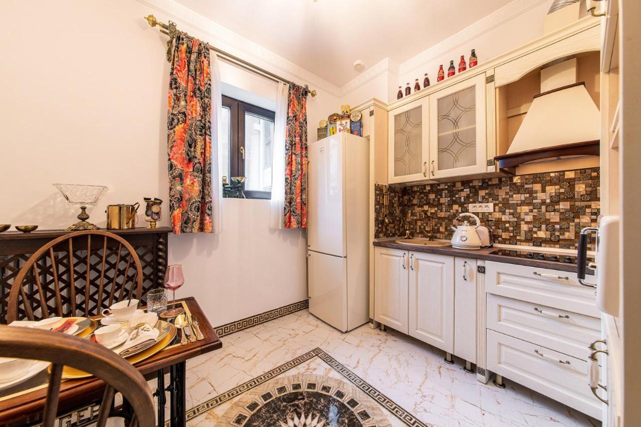 דירה Private Museum With Antique Decor בוקרשט