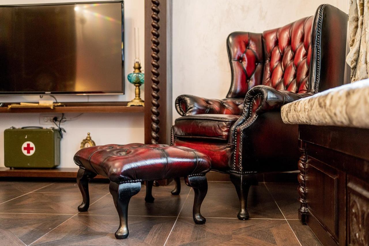 Private Museum With Antique Decor דירה *