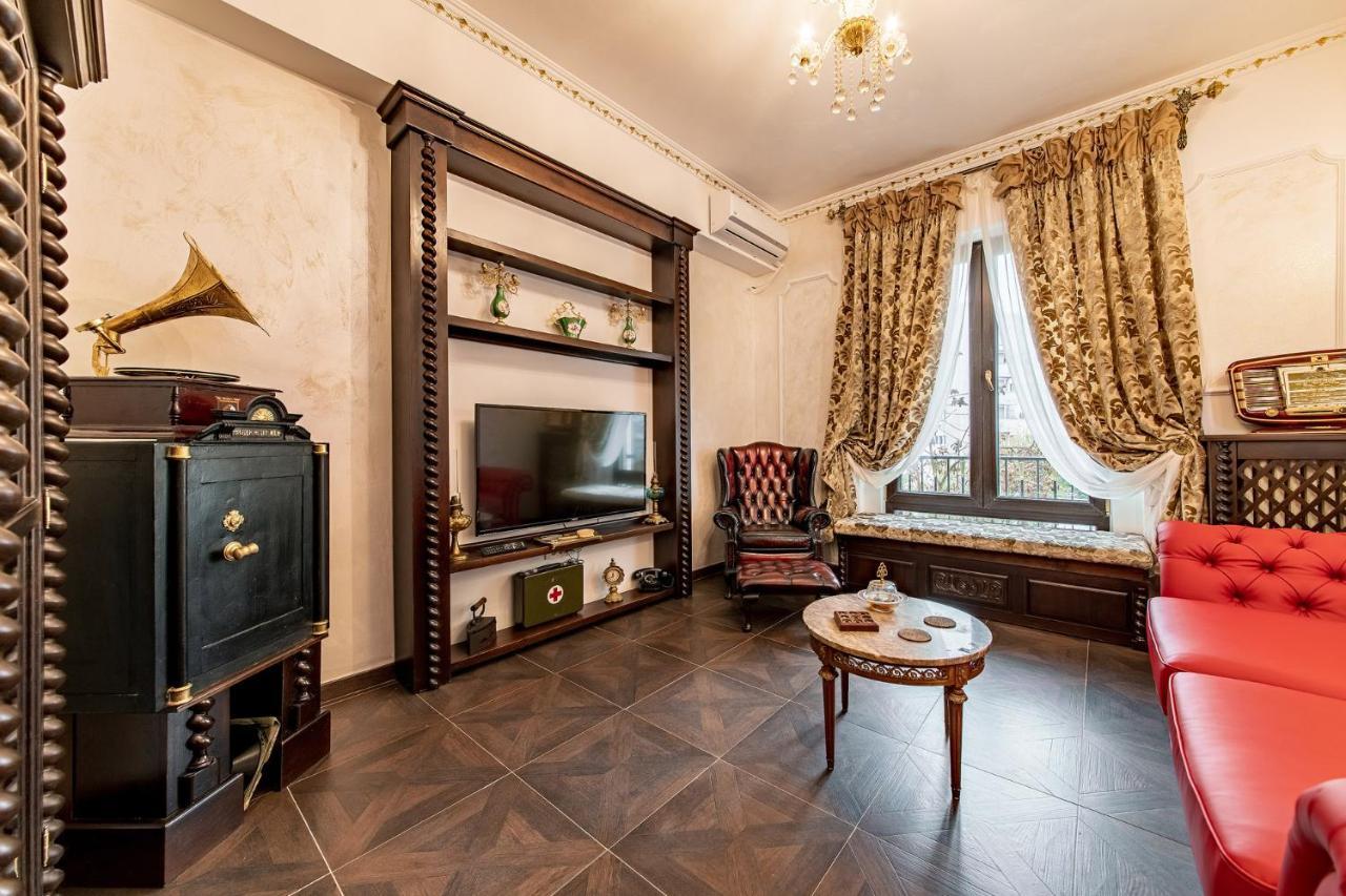 דירה Private Museum With Antique Decor