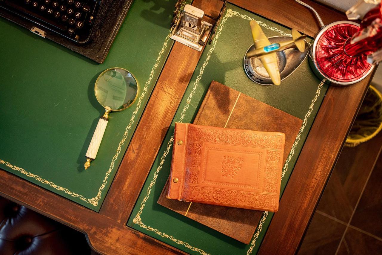 Private Museum With Antique Decor דירה בוקרשט