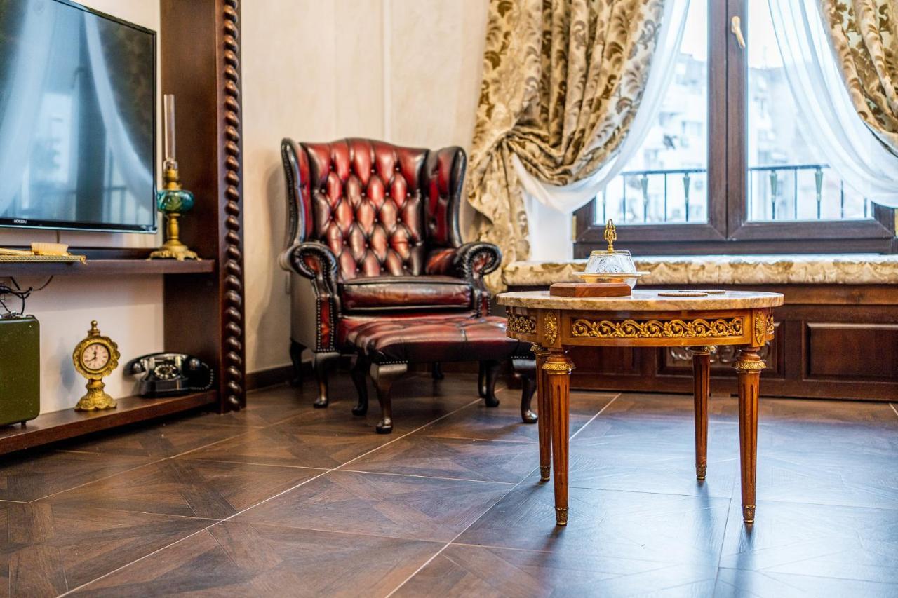 Private Museum With Antique Decor דירה